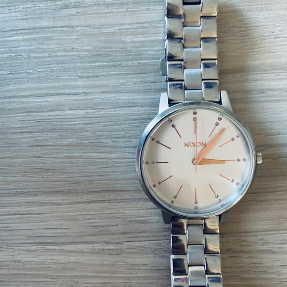 Silver & baby pink Kensington by Nixon